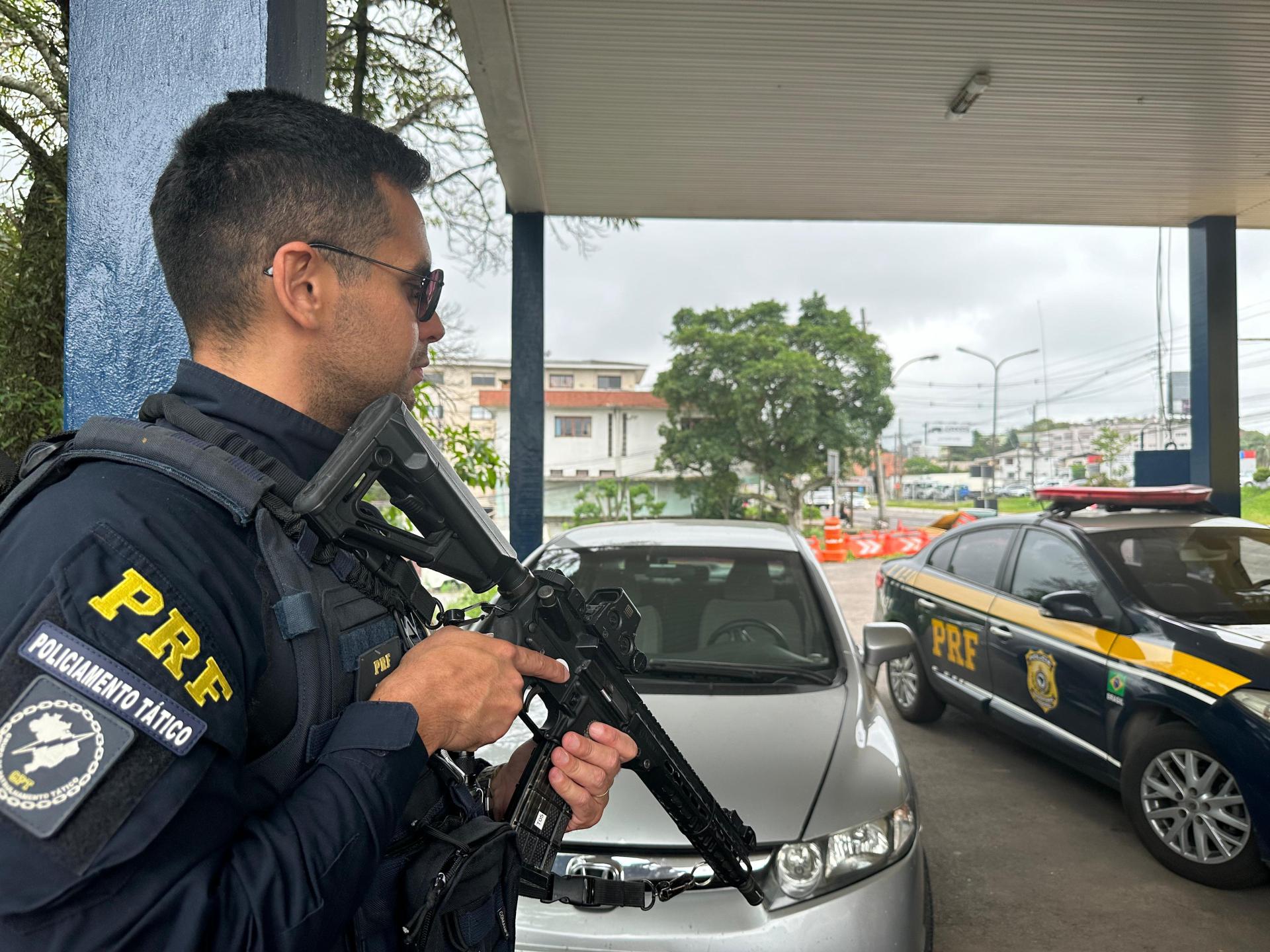 PRF prende dois estelionatários e recupera veículo adquirido pelo golpe do falso depósito em Caxias do Sul