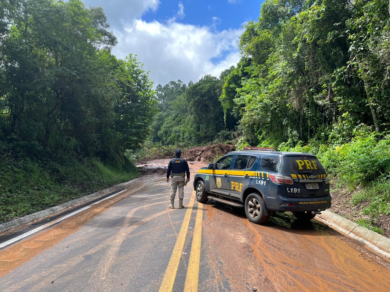 Confira os principais bloqueios nas rodovias estaduais e federais nesta segunda-feira no RS