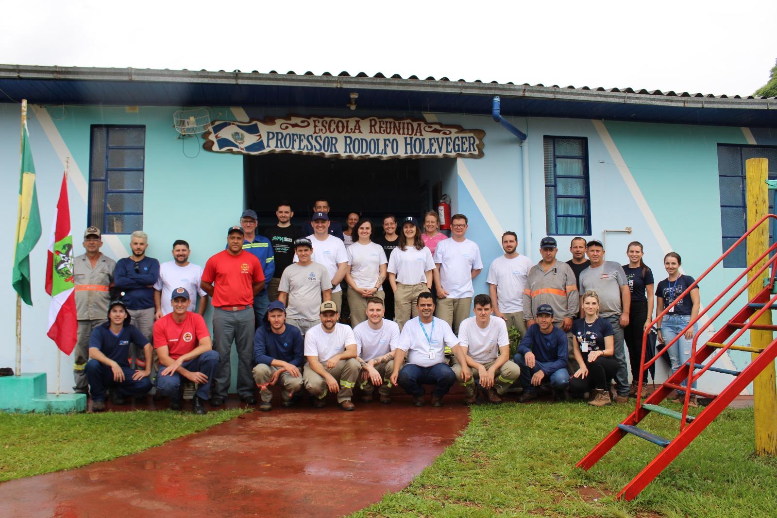 Equipe da Usina Hidrelétrica Machadinho realiza ação voluntária em escola de Piratuba