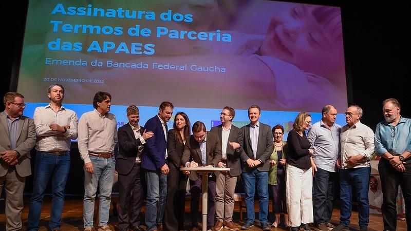 Estado assina parceria com Apaes de 145 municípios gaúchos