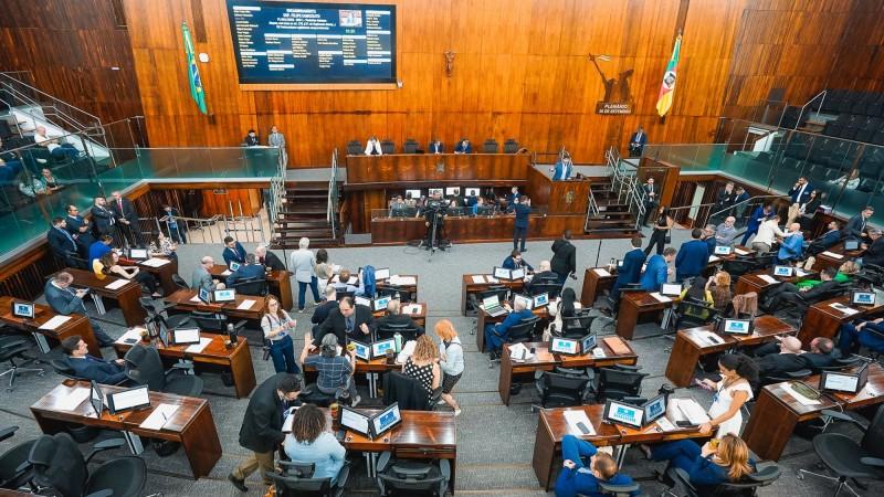 Assembleia aprova reformulação do programa Todo Jovem na Escola