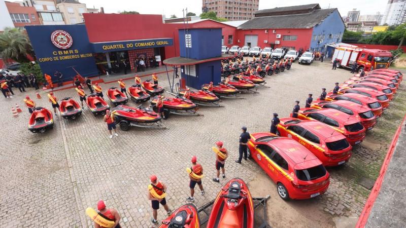 Governo fortalece infraestrutura de emergência com entrega de equipamentos e viaturas para bombeiros e IGP