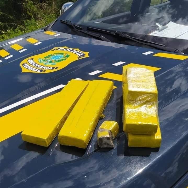 APÓS FUGA, PRF PRENDE TRAFICANTE QUE FUMAVA CIGARRO DE MACONHA, EM CAÇAPAVA DO SUL