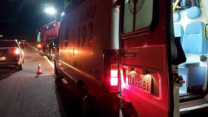 Motorista perde o controle de caminhão e tomba às margens da RSC-453 em Garibaldi