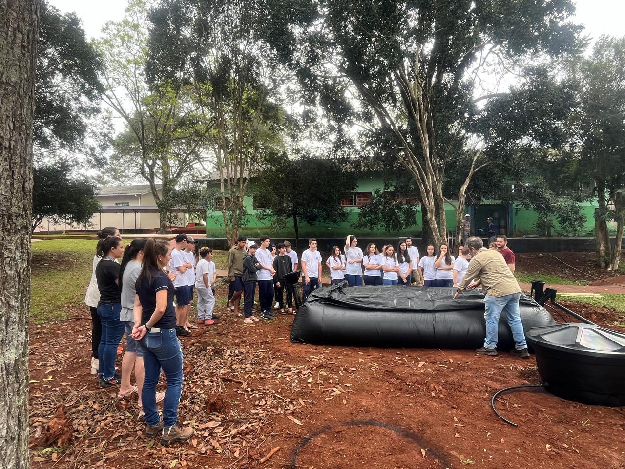 Escola de Maximiliano de Almeida recebe biodigestor