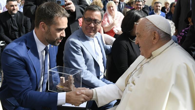 No Vaticano, governador convida Papa Francisco para vir ao Rio Grande do Sul em 2026
