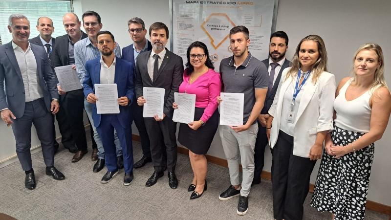 Plano de ação para manejo vegetal mediado pelo governo do Estado e Ministério Público é assinado