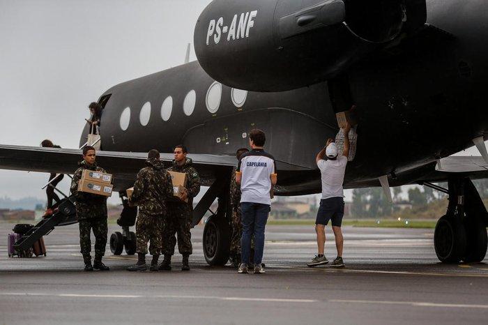 Avião com uma tonelada de medicamentos desembarca em Caxias do Sul