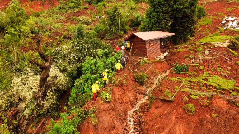 Bombeiros confirmam 32 mortes e seis desaparecidos na Serra em virtude do temporal