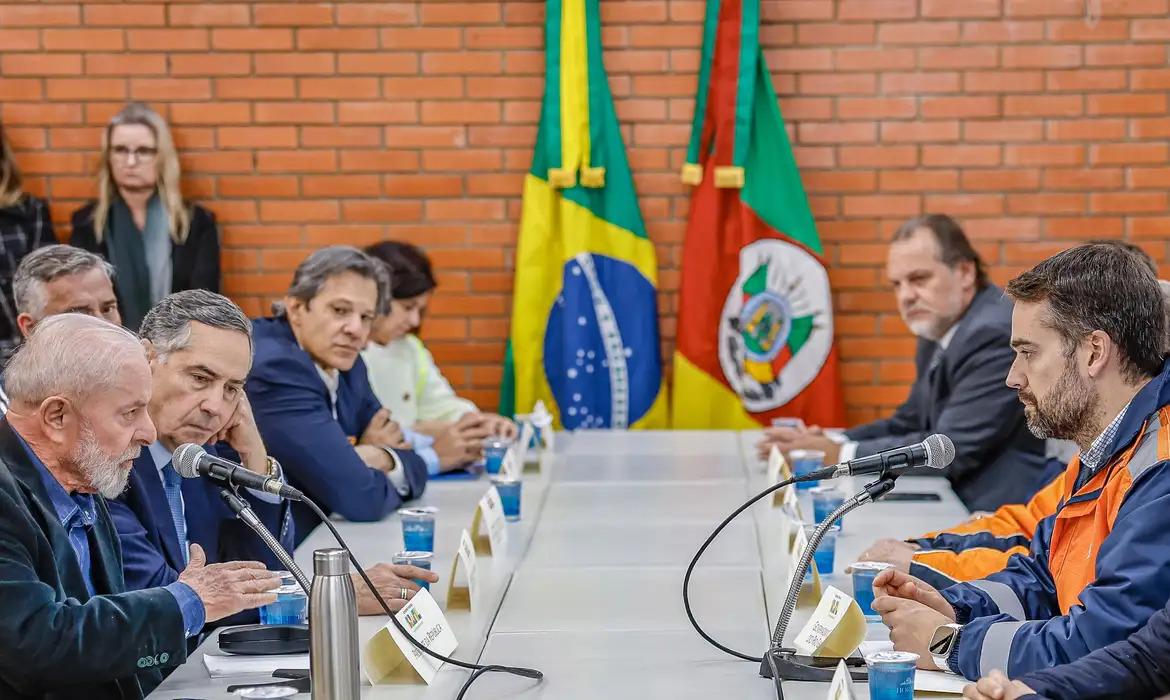 Entidades empresariais gaúchas entregam programa conjunto de recuperação do RS ao presidente Lula