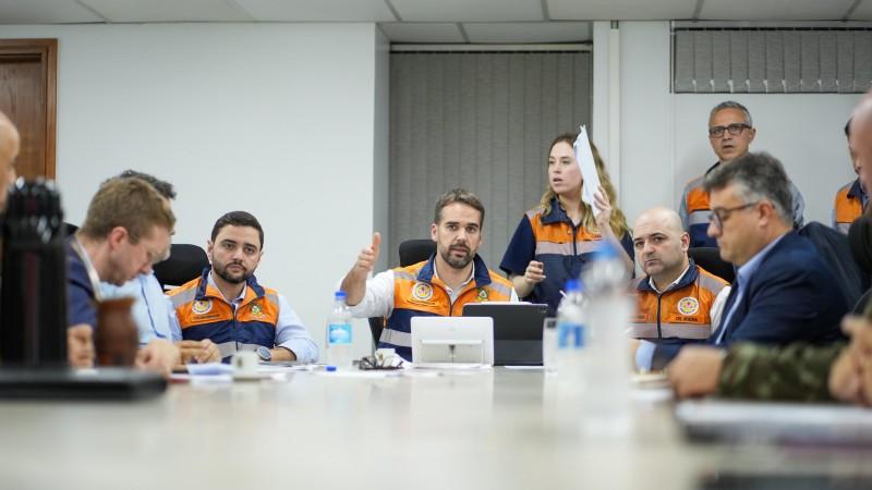 Gabinete de Crise avalia cenário meteorológico e prioriza ações de resgate de famílias ilhadas