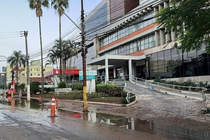Hospital Mãe de Deus deve reabrir no início de junho; prejuízo com inundação é de pelo menos R$ 30 milhões