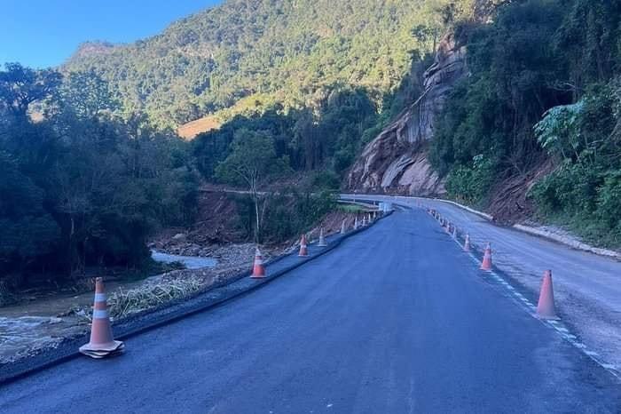 Trecho da BR-116 reconstruído por empresários, em Caxias, é asfaltado
