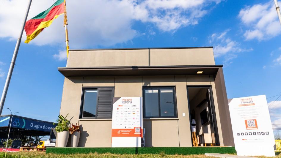 Entidade apresenta na Expointer modelo de casas que serão doadas para o Rio Grande do Sul