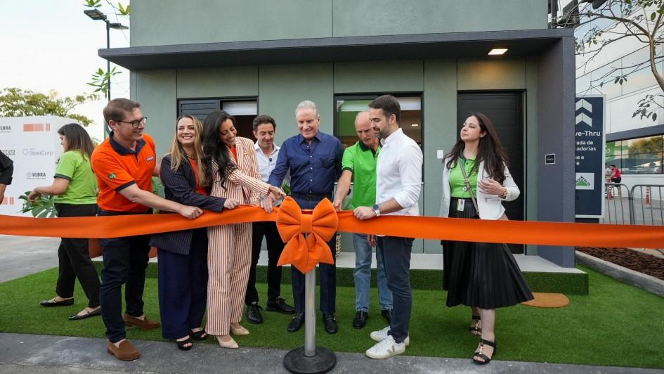 Governador prestigia inauguração do modelo de 500 casas que serão doadas para o RS por movimento de empresários   
