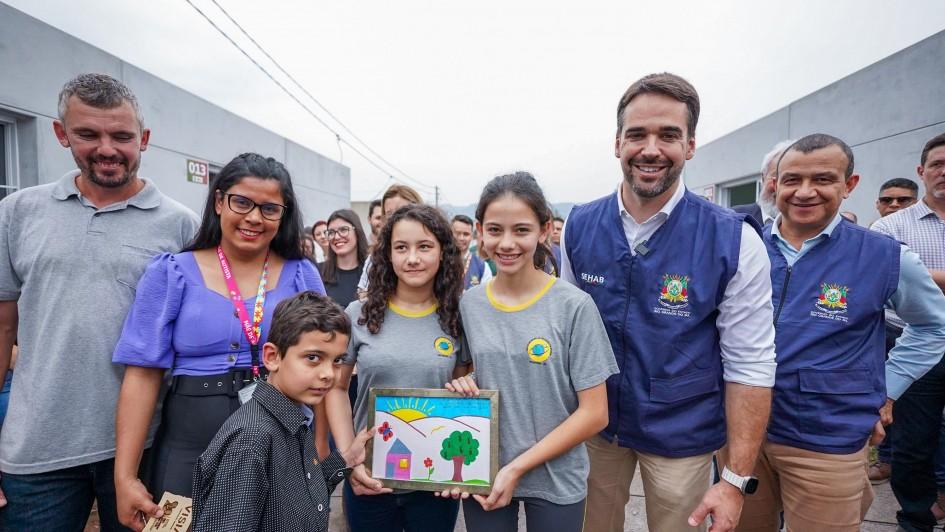 Leite entrega chaves de 30 casas temporárias em Encantado
