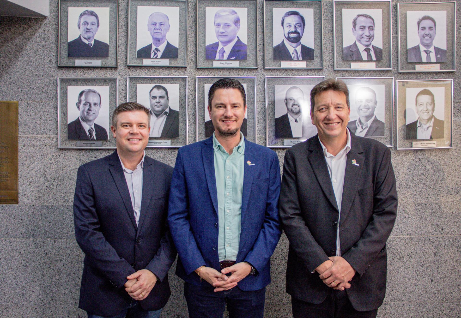 Famurs descerra foto de Paulinho Salerno e Luciano Orsi na Galeria dos Presidentes da entidade