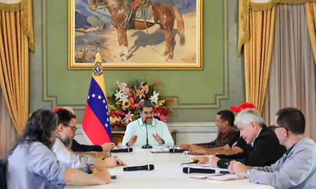Maduro recebe MST e chama o grupo de “poderoso movimento do campo”