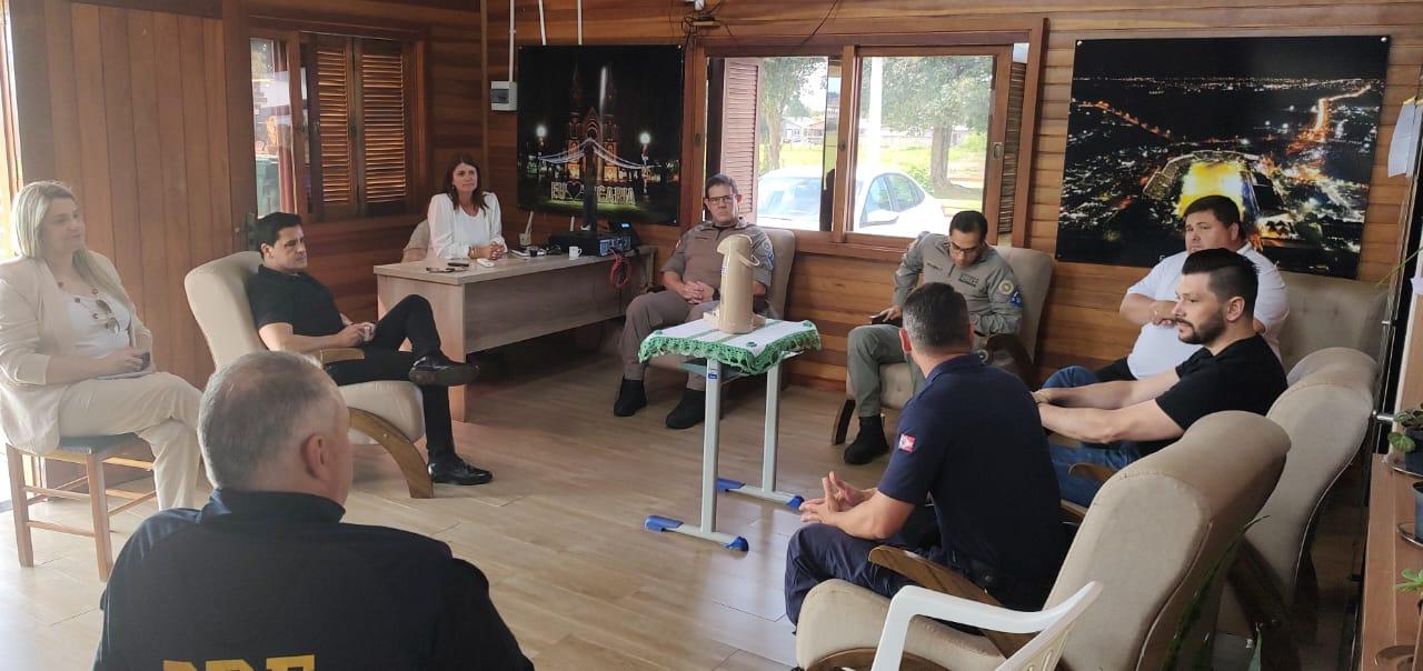 POLÍCIA CIVIL de Vacaria participa de reunião sobre Segurança Pública para o 3° Festival de Balonismo.