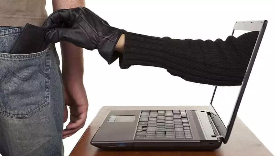 Um em cada quatro brasileiros perdeu dinheiro em golpes digitais nos últimos 12 meses