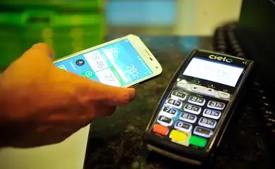 Novidade permite fazer pagamentos só encostando celular na maquininha