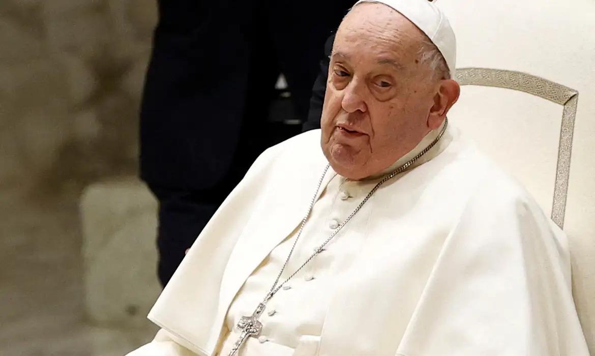 Papa Francisco tem leve insuficiência renal; crise respiratória acabou