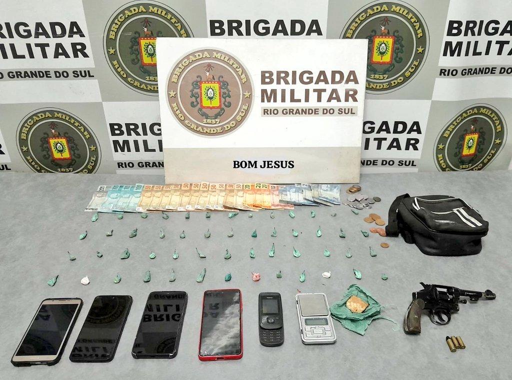 Prisão de homem por tráfico de entorpecentes e porte ilegal de arma de fogo é feita em Bom Jesus