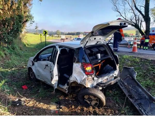 Veículo em situação de furto se envolve em colisão na ERS-122, em Farroupilha