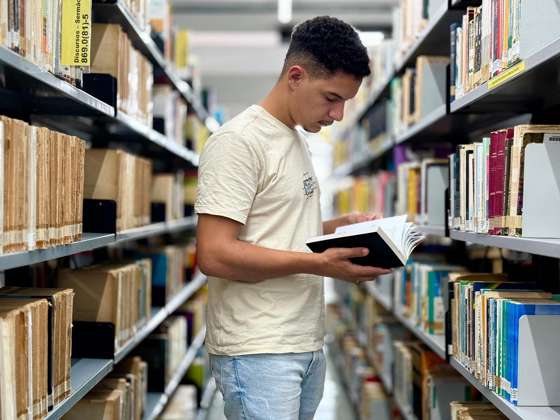 Campanha da UPF já arrecadou mais de 4 mil livros para escolas atingidas pelas enchentes