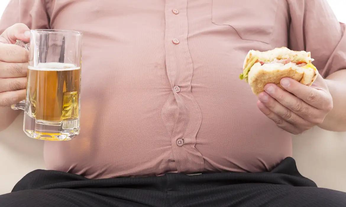 Um a cada três brasileiros vive com a obesidade