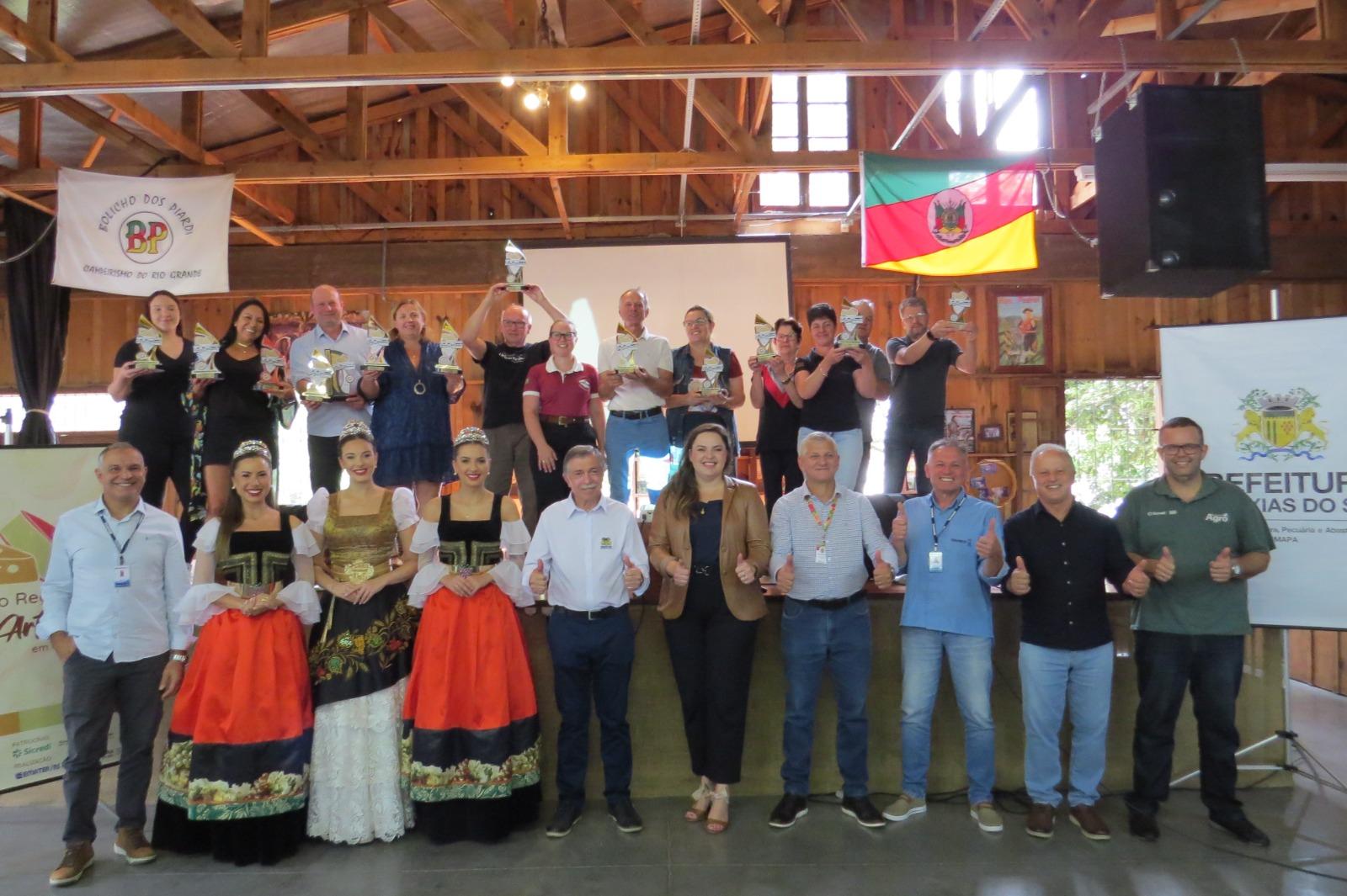 Vencedores do Concurso Regional de Queijos Artesanais em Caxias do Sul recebem premiação