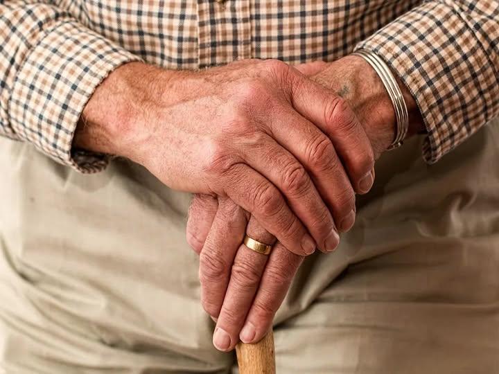 Brasil pode ter mais de 1 milhão de pessoas com Parkinson em 2060, aponta estudo