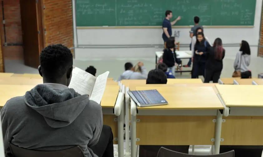 Bolsistas começam a receber pagamentos do Pé-de-Meia Licenciaturas