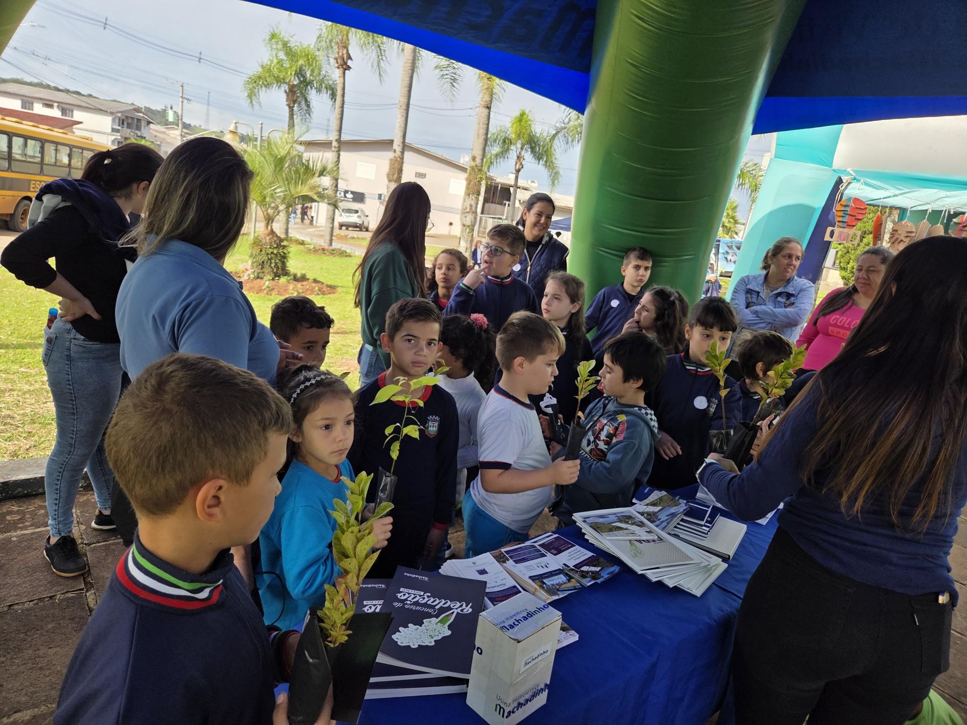 Consórcio Machadinho participa da ação Escola na Praça em Machadinho 