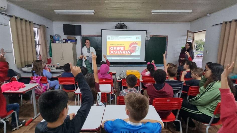 Secretaria da Agricultura realiza atividades de educação sanitária na região do foco de gripe aviária
