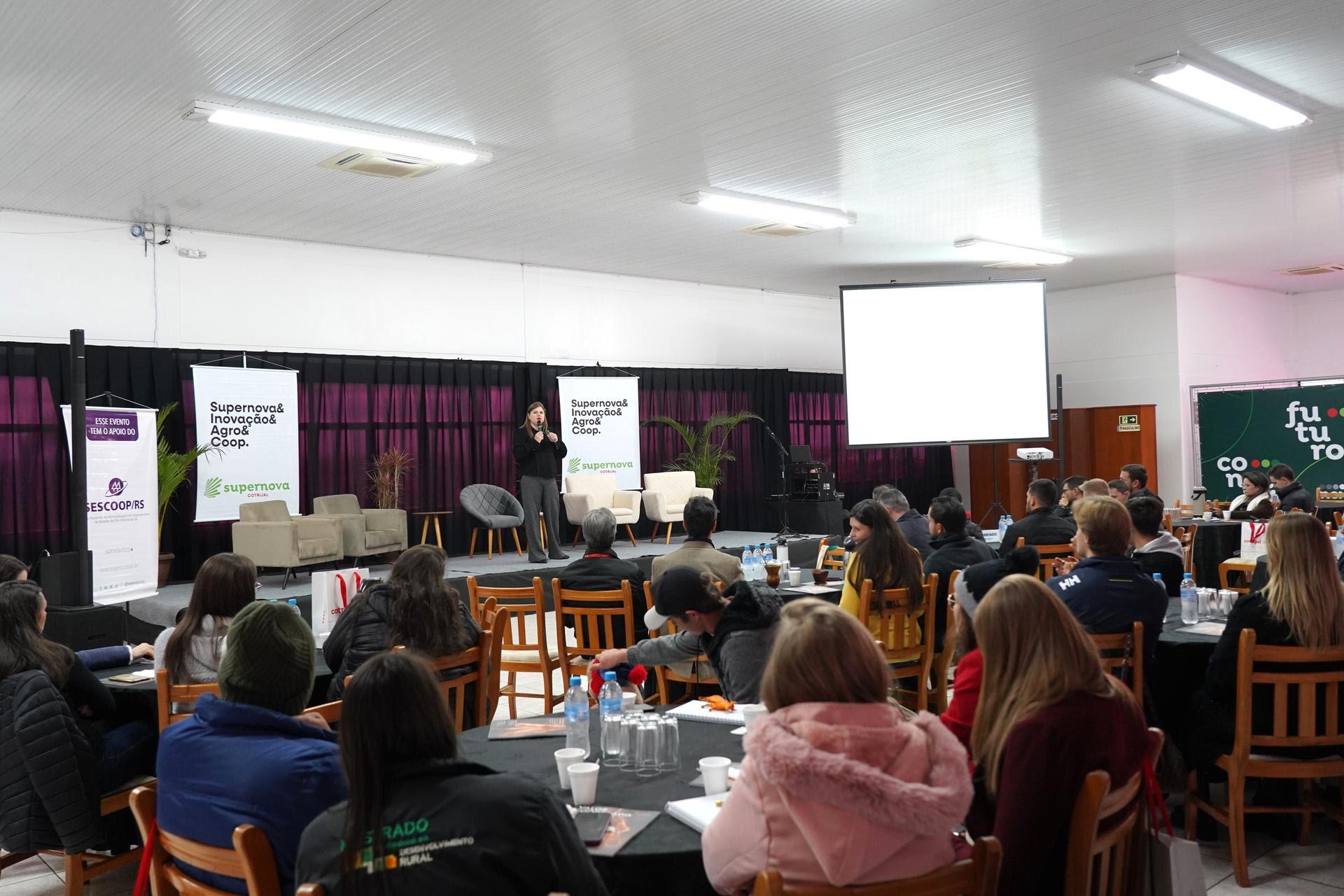 Cotrijal realiza aula inaugural do programa Supernova 2025, com destaque para a força do cooperativismo