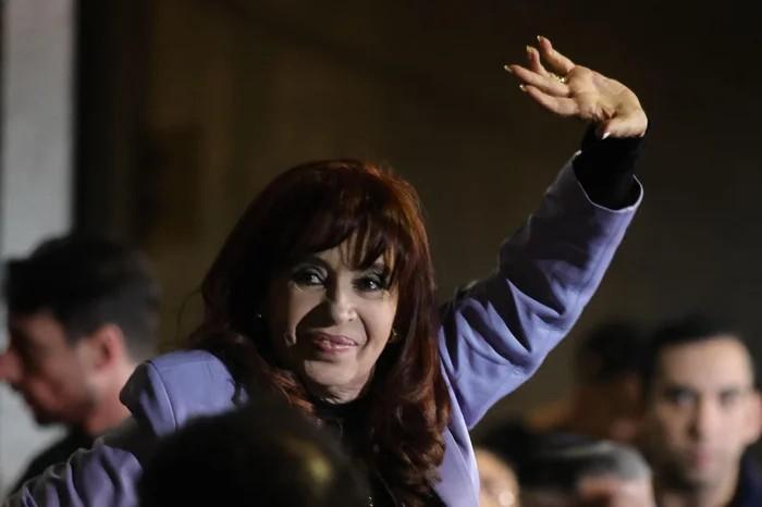 Justiça argentina nega pedido de prisão imediata de Cristina Kirchner, condenada a seis anos de prisão