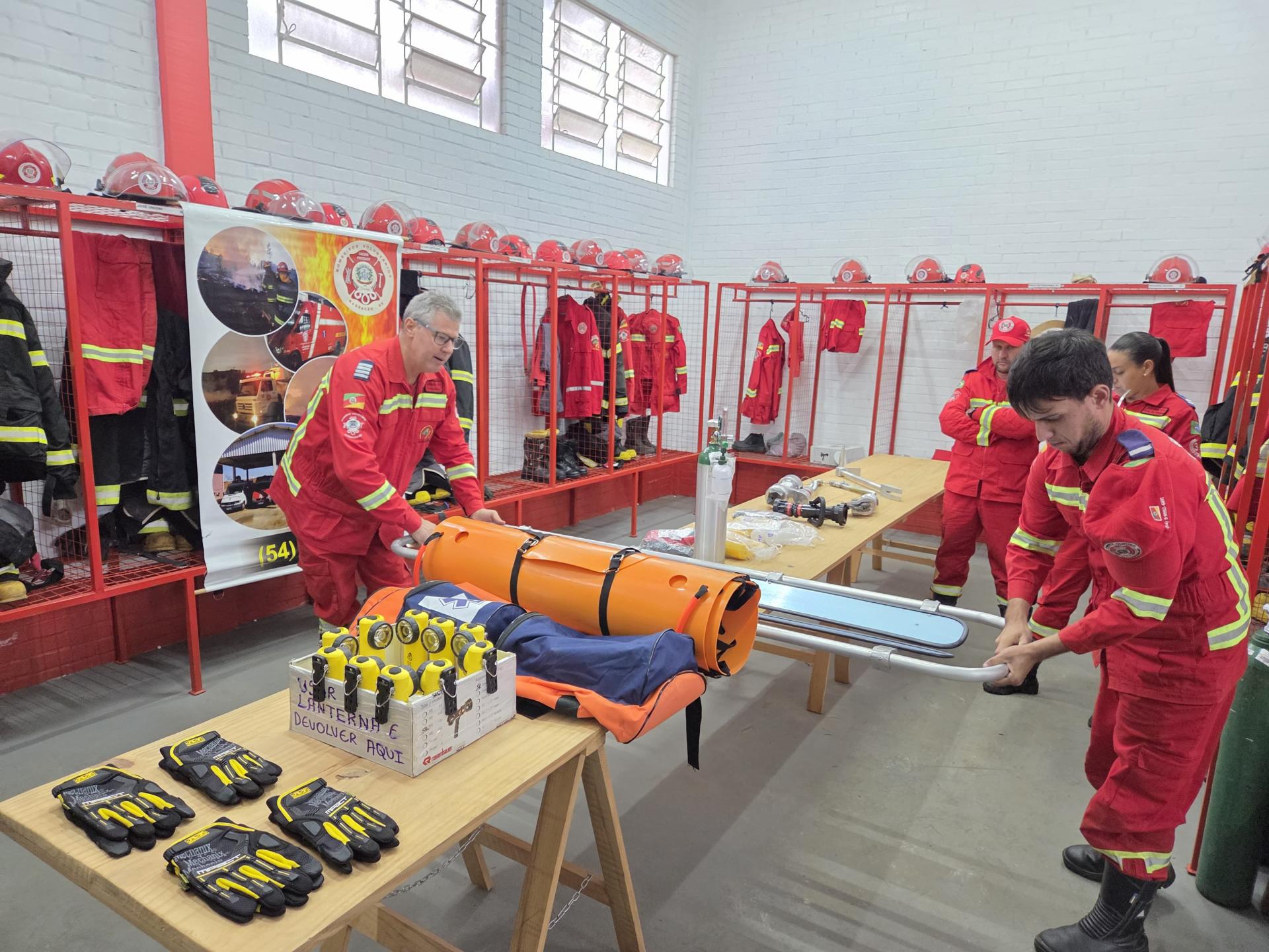 Parceria comunitária proporciona novos equipamentos aos Bombeiros Voluntários de Barracão 