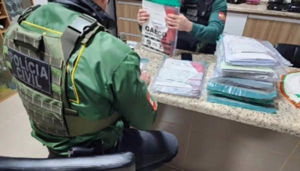 Gaeco cumpre mandado em escritório no centro de Passo Fundo durante operação contra golpes em idosos