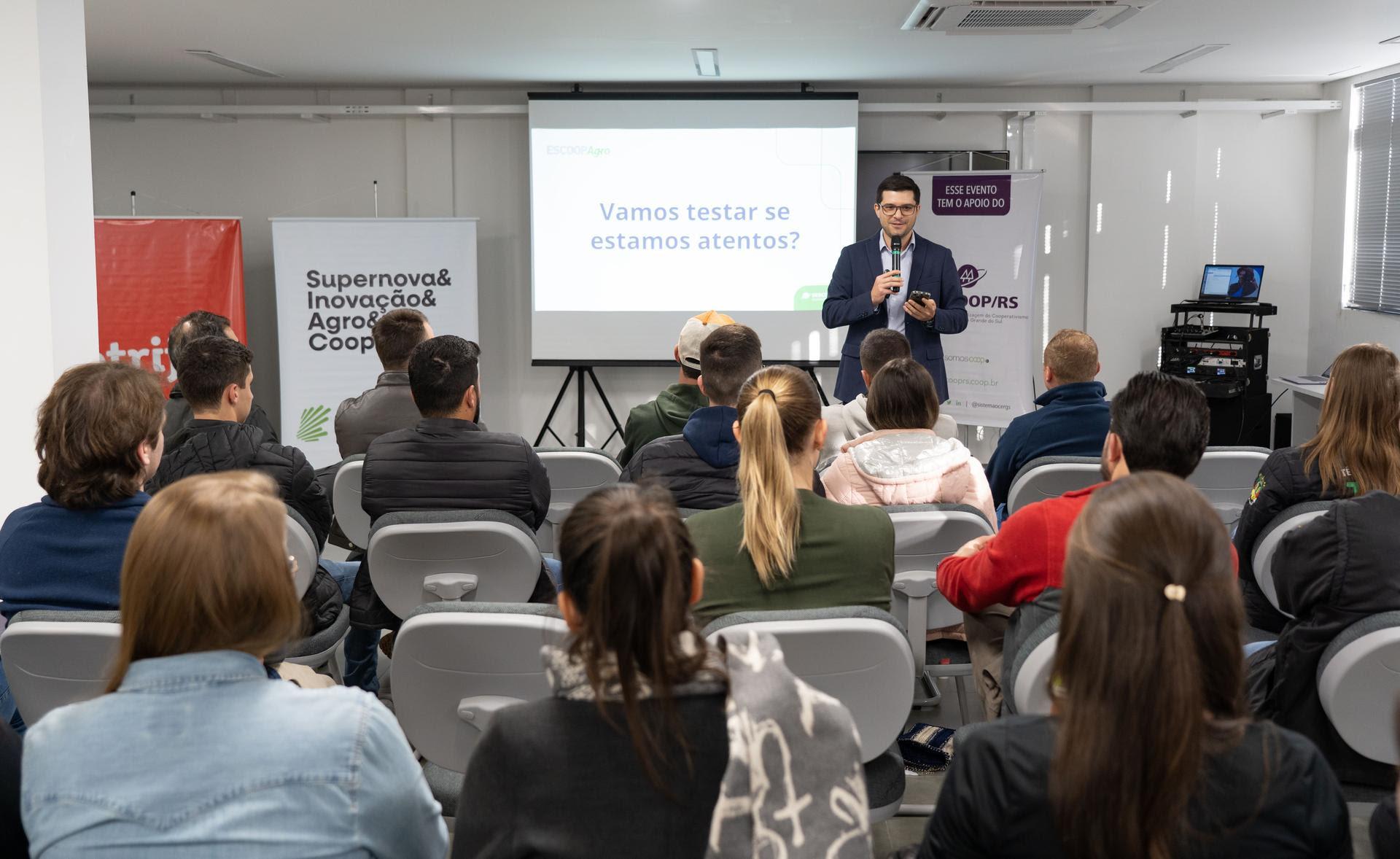 Jovens associados da Cotrijal recebem capacitação sobre planejamento financeiro