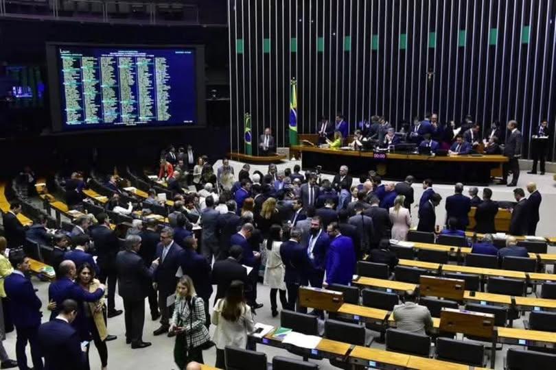 Lula decide vetar projeto de lei que aumenta número de deputados federais