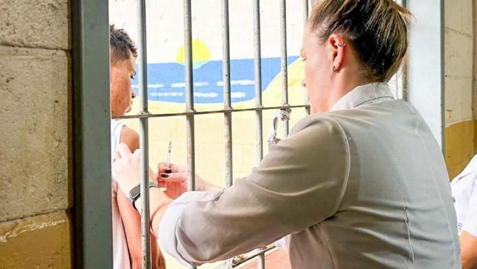 Sistema prisional vacina quase 30 mil apenados contra a gripe