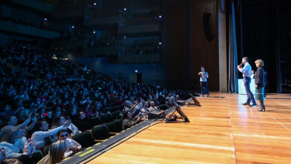 Governador Eduardo Leite anuncia pacote de incentivos para profissionais da educação e estudantes da Rede Estadual