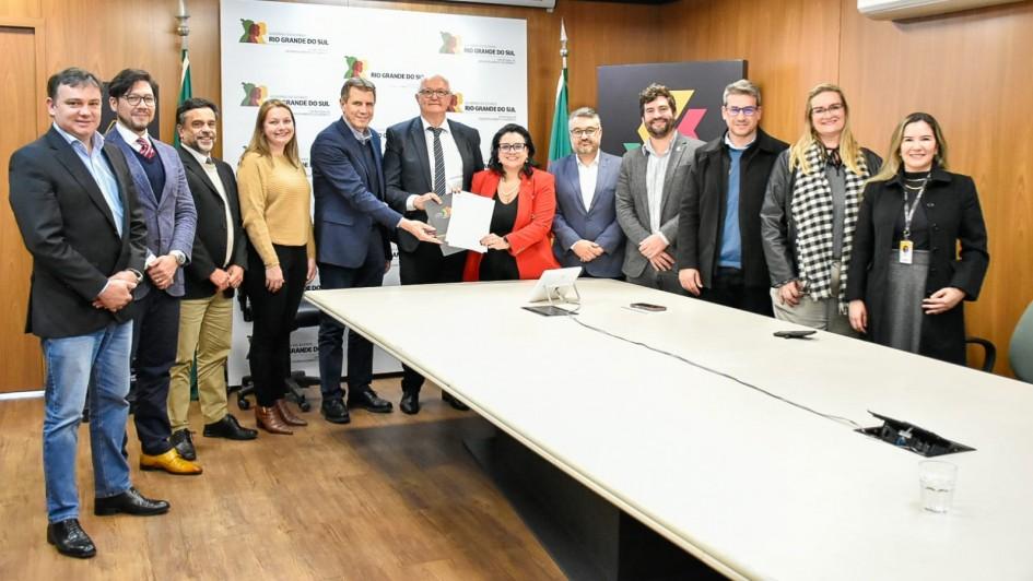 Governo Leite entrega licença ambiental para nova fábrica de fertilizantes a partir de hidrogênio verde no município de Tio Hugo