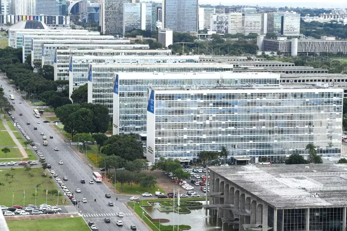 Com o retorno de Lula ao Brasil, ministros do União Brasil e do PP devem definir seu futuro no governo