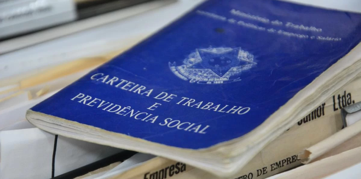 Desocupação de 5,6% no trimestre encerrado em agosto repete mínima histórica, diz IBGE