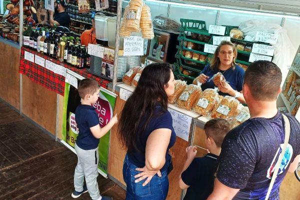Feira da Agricultura Familiar leva sabor e tradição ao Acampamento Farroupilha em Porto Alegre