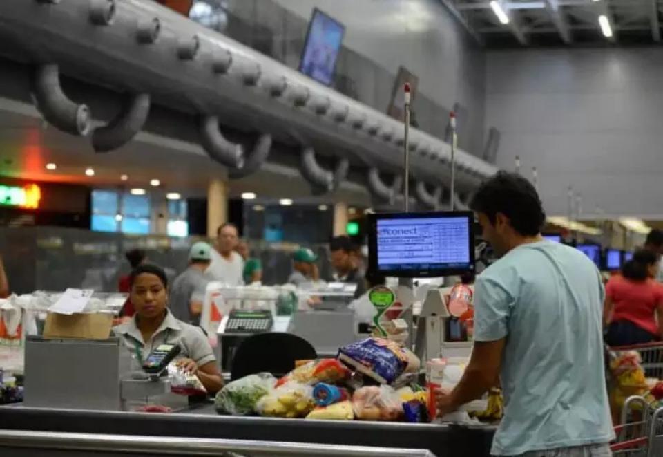 Preço médio dos alimentos cai pelo segundo mês seguido no Rio Grande do Sul