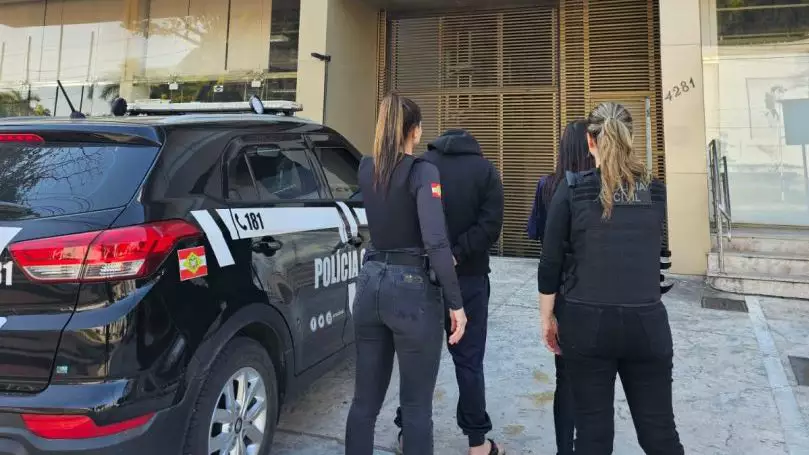 Presos criminosos que ameaçavam e extorquiam ex-clientes de tele-entrega de drogas em Porto Alegre