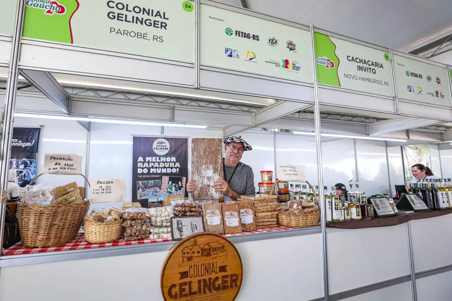 Produtos coloniais do Pavilhão da Agricultura Familiar cativam o público no Acampamento Farroupilha de Porto Alegre